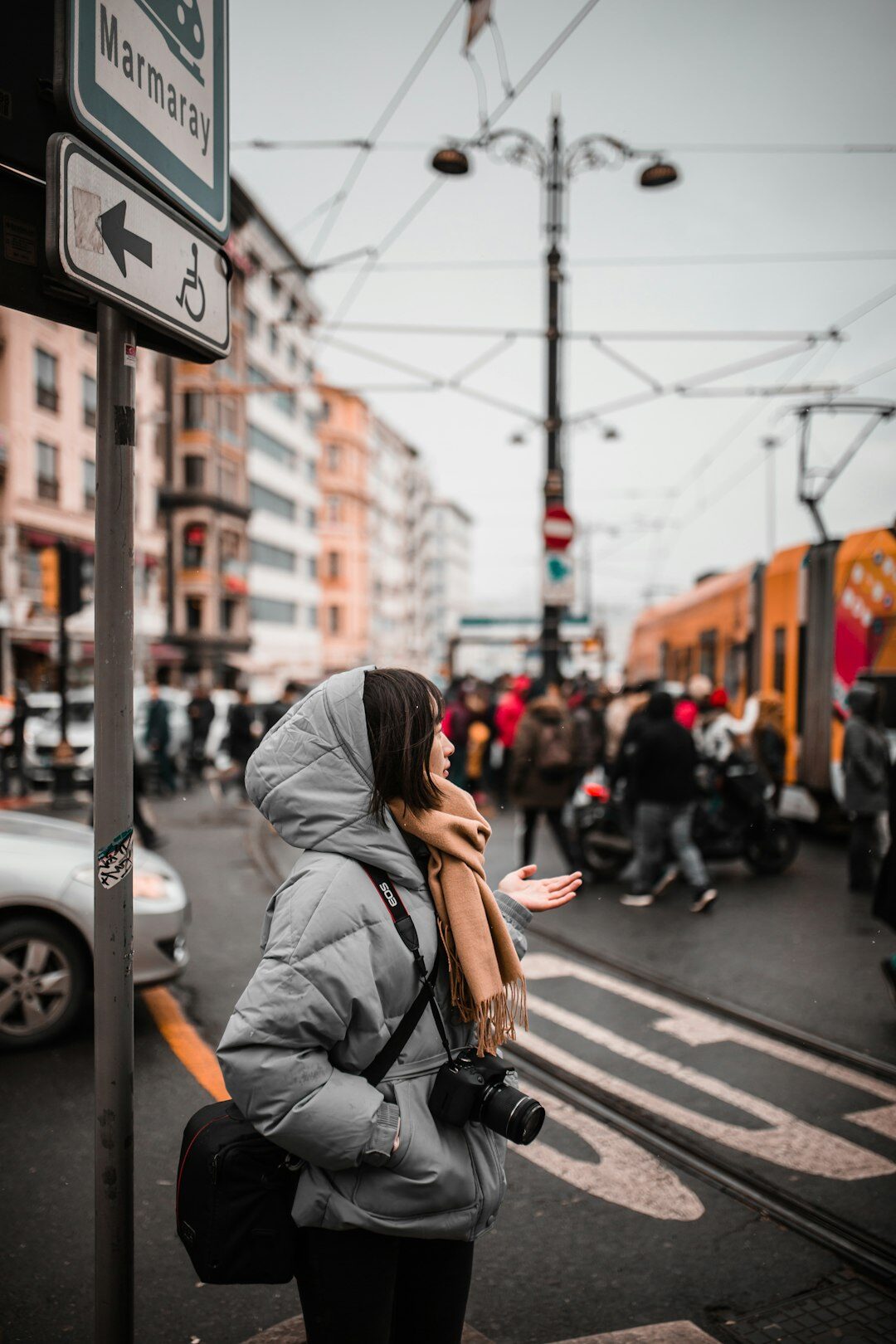 busy street photography lens